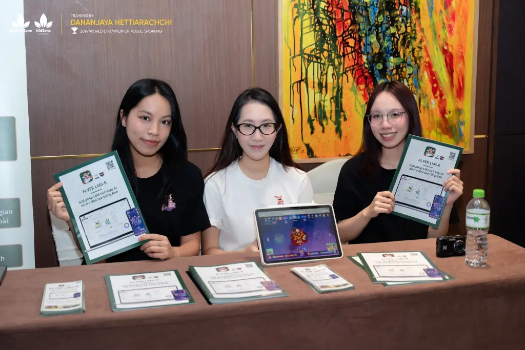 FLYER đồng hành cùng chương trình Public Speaking Mastery 2026